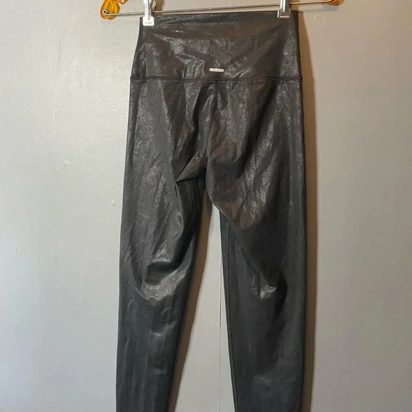 Aerie black embossed leggings size small - Picture 3 of 7